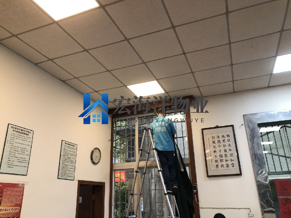 窗帘清洗方式选择指南